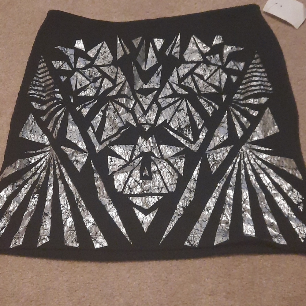 Skirt‎